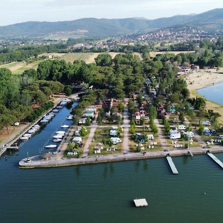 Camping Village Punta Navaccia トゥオーロ・スル・トラジメーノ エクステリア 写真