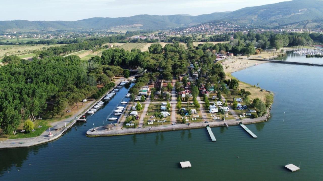 Camping Village Punta Navaccia トゥオーロ・スル・トラジメーノ エクステリア 写真