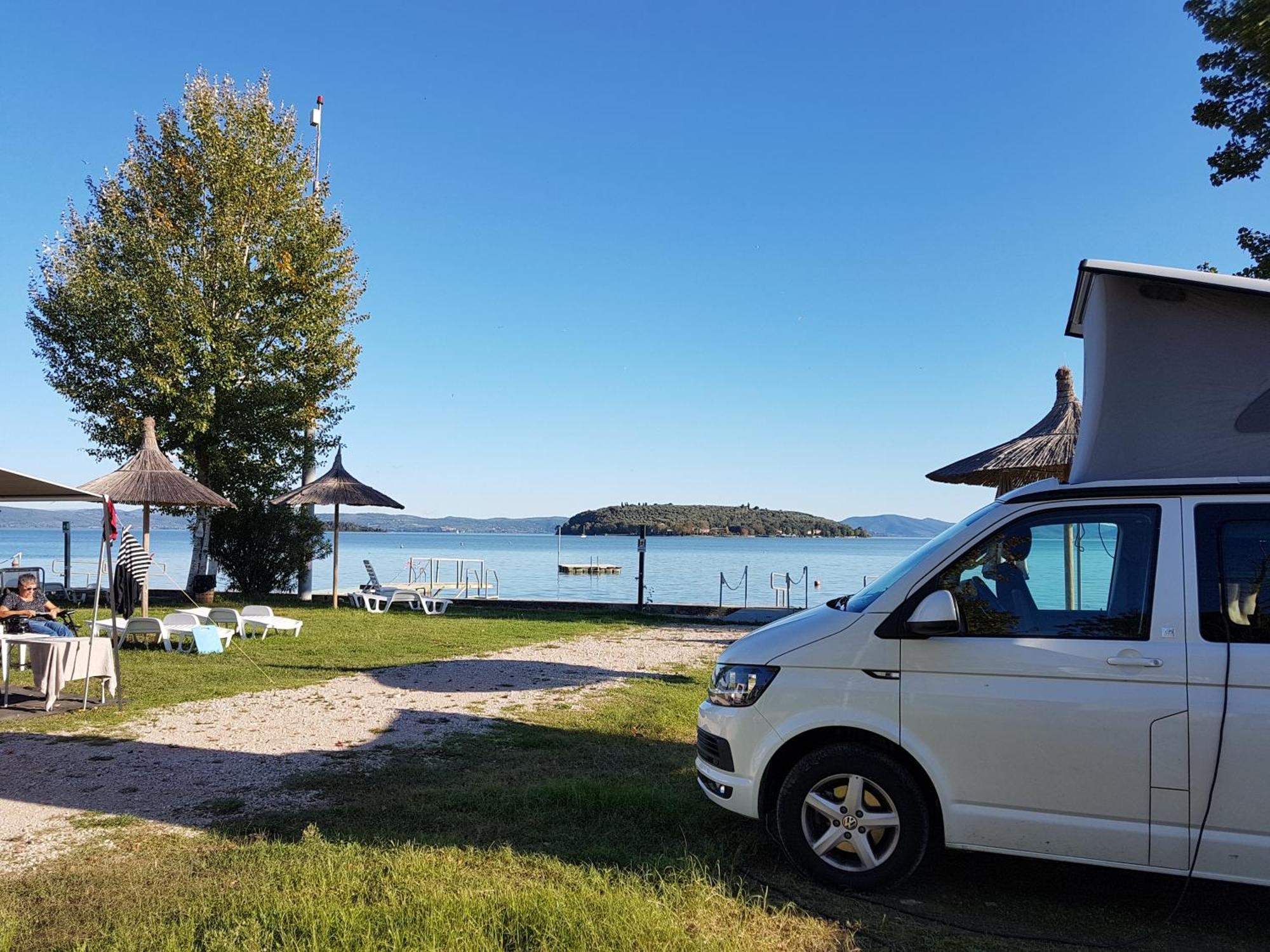 Camping Village Punta Navaccia トゥオーロ・スル・トラジメーノ エクステリア 写真