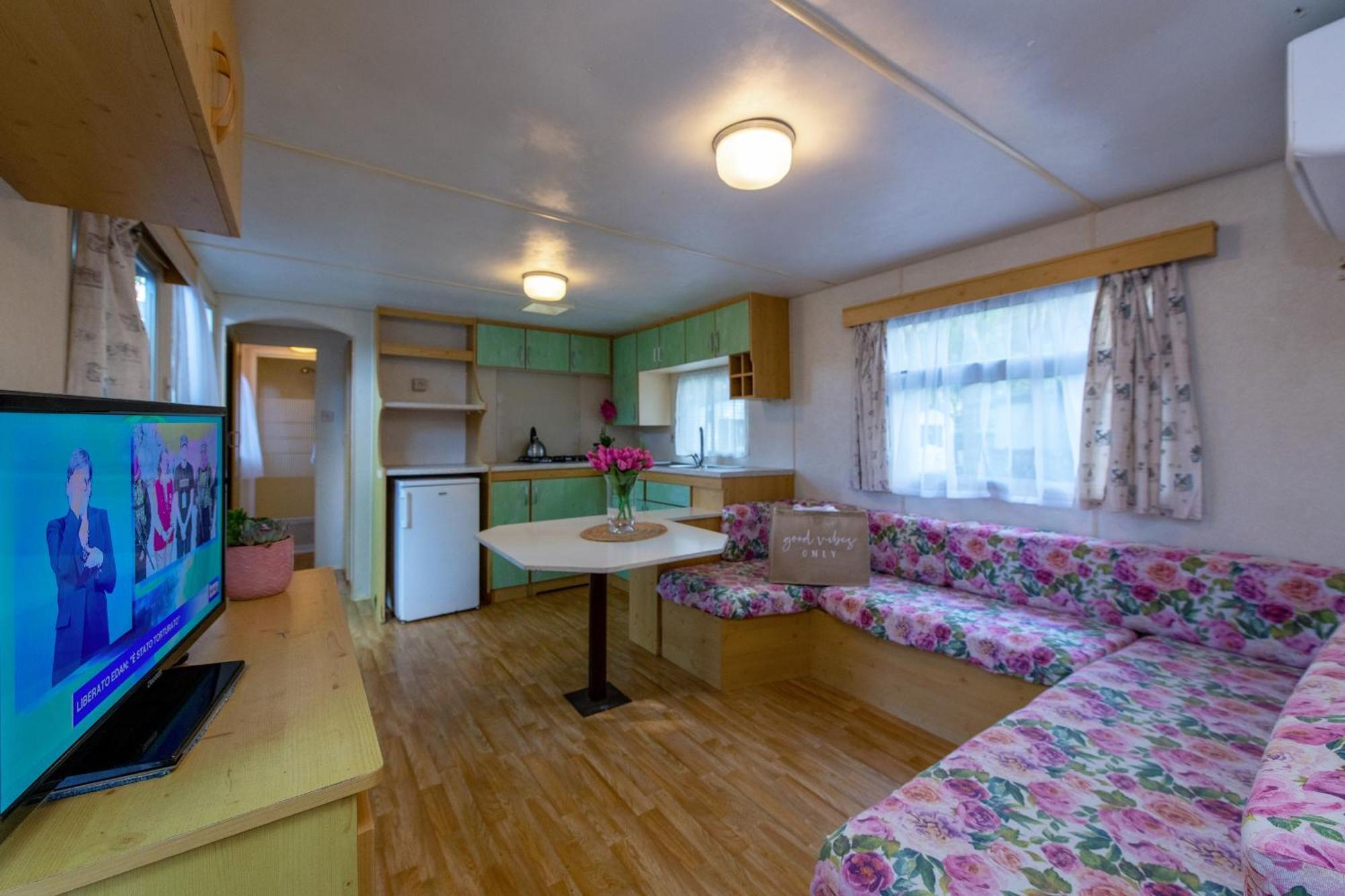 Camping Village Punta Navaccia トゥオーロ・スル・トラジメーノ エクステリア 写真